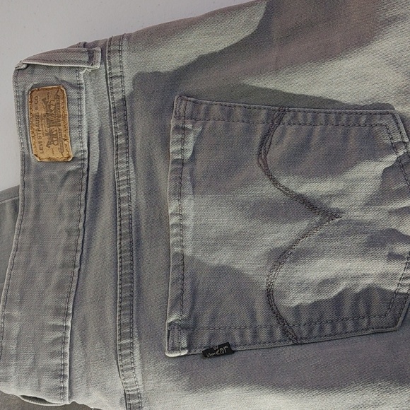 Levi's Slender Straight 526 Jeans - Picture 10 of 11